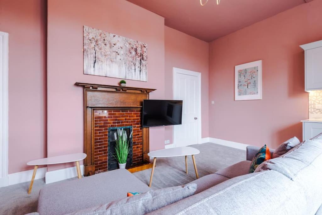 Pink Palace - Central Apartment Chester Exterior foto