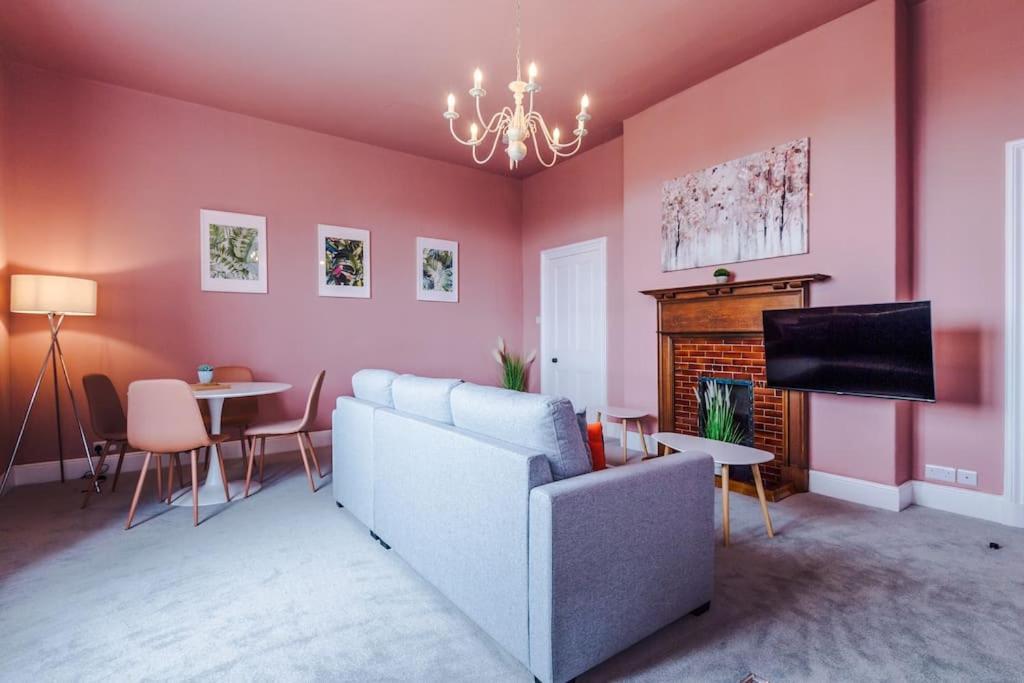 Pink Palace - Central Apartment Chester Exterior foto