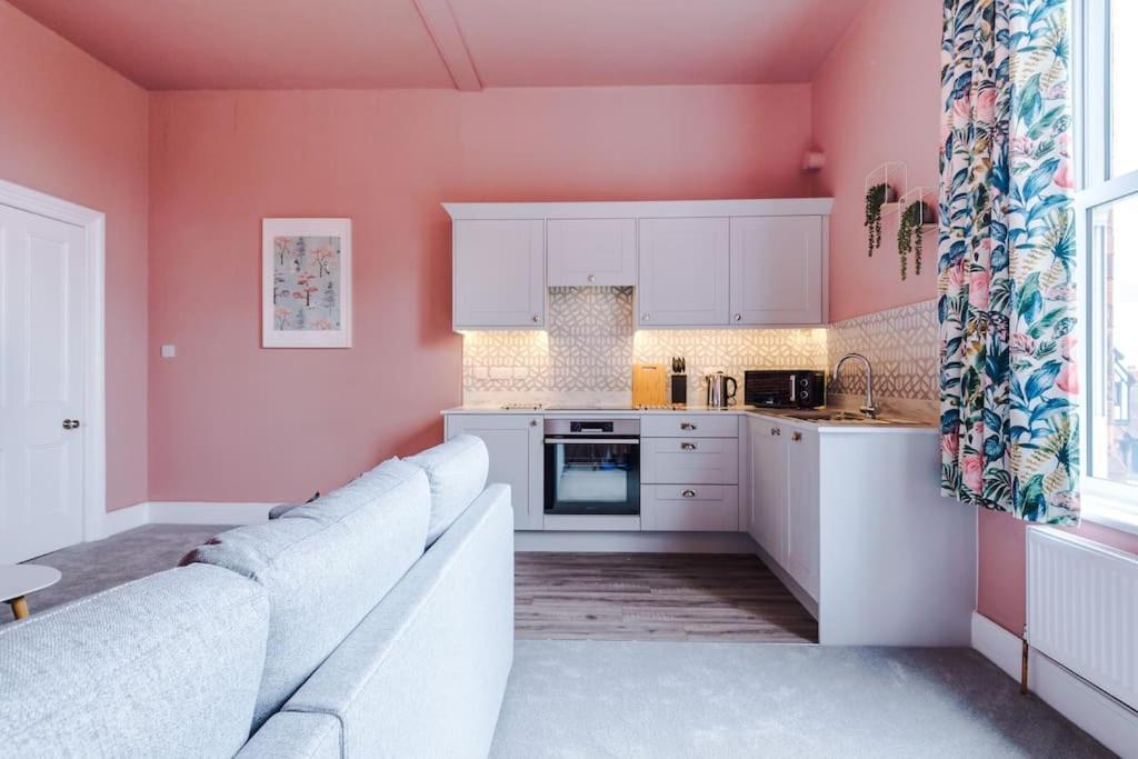Pink Palace - Central Apartment Chester Exterior foto