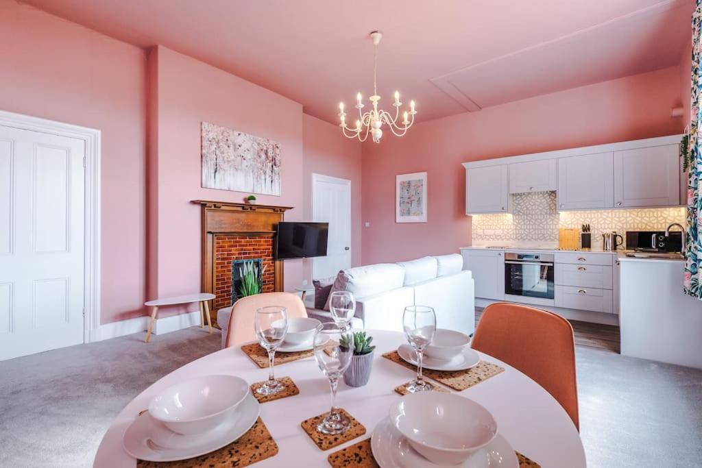 Pink Palace - Central Apartment Chester Exterior foto