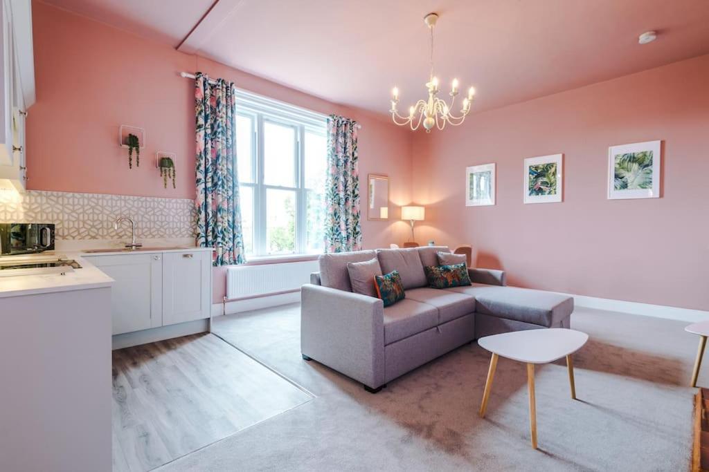 Pink Palace - Central Apartment Chester Exterior foto